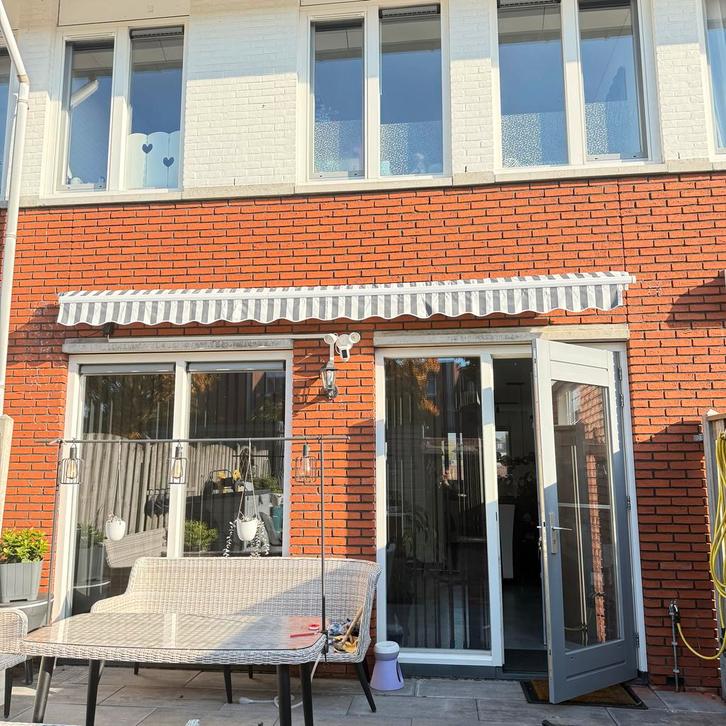 Elektrisch Zonnescherm - 4.8m breed, 3m uitval, Tuin en Terras, Zonneschermen, Gebruikt, Knikarmscherm, 150 tot 300 cm, 450 cm of meer