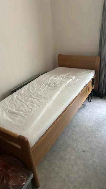 Elektrisch verstelbaar eenpersoons bed beschikbaar voor biedingen