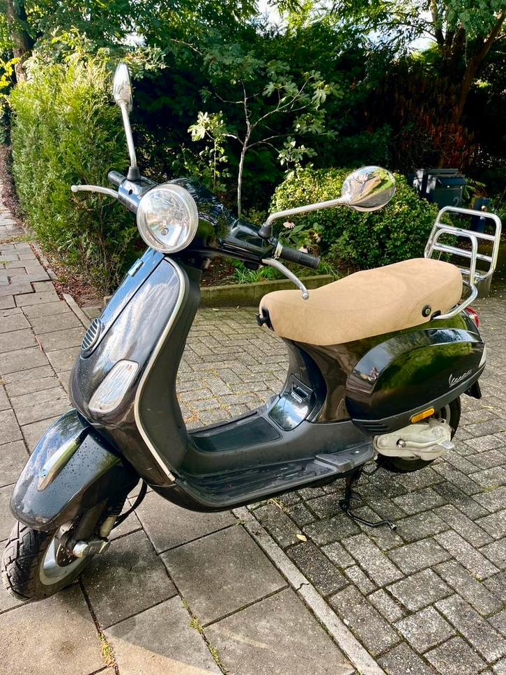 Leuke en prima rijdende Piaggio Vespa LX50 2T, Fietsen en Brommers, Snorfietsen en Snorscooters, Gebruikt, Vespa, Benzine, Ophalen