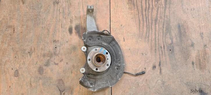 Fusee rechtsvoor BMW 5 / 6 serie F10 F11 F18 F06 F12 F13, Auto-onderdelen, Ophanging en Onderstel, Gebruikt, Ophalen of Verzenden