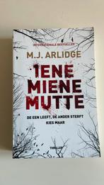 M.J. Arlidge - Iene Miene Mutte, Boeken, Thrillers, Ophalen of Verzenden, Zo goed als nieuw, Nederland, M.J. Arlidge