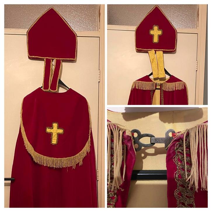 Kostuum goede kwaliteit Sinterklaas mantel en mijter 125,-, Diversen, Sinterklaas, Zo goed als nieuw, Ophalen of Verzenden