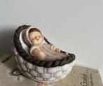 Goebel beeldje, baby in kribbe, Verzenden, Zo goed als nieuw