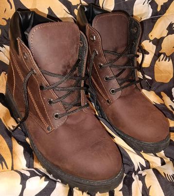 Oil Tan Leather geïsoleerde boots (werkschoenen) beschikbaar voor biedingen