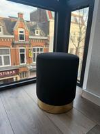 Velvet zwart poefje met gouden rand, Huis en Inrichting, Banken | Voetenbanken en Poefen, Ophalen, Zo goed als nieuw, Rond, Minder dan 50 cm