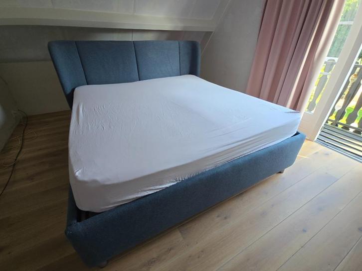Tufjord bed 180 x 200 met hoofdboord, lades en lattenbodems, Huis en Inrichting, Slaapkamer | Bedden, Zo goed als nieuw, Tweepersoons