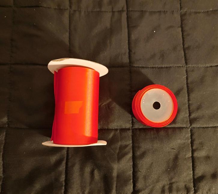 Satijn lint linten rood 10 & 2,5 cm, Hobby en Vrije tijd, Knutselen, Zo goed als nieuw, Ophalen of Verzenden