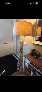 Boomstamlamp Maison Manon, Huis en Inrichting, Lampen | Vloerlampen, Ophalen, Zo goed als nieuw, Hout, 150 tot 200 cm