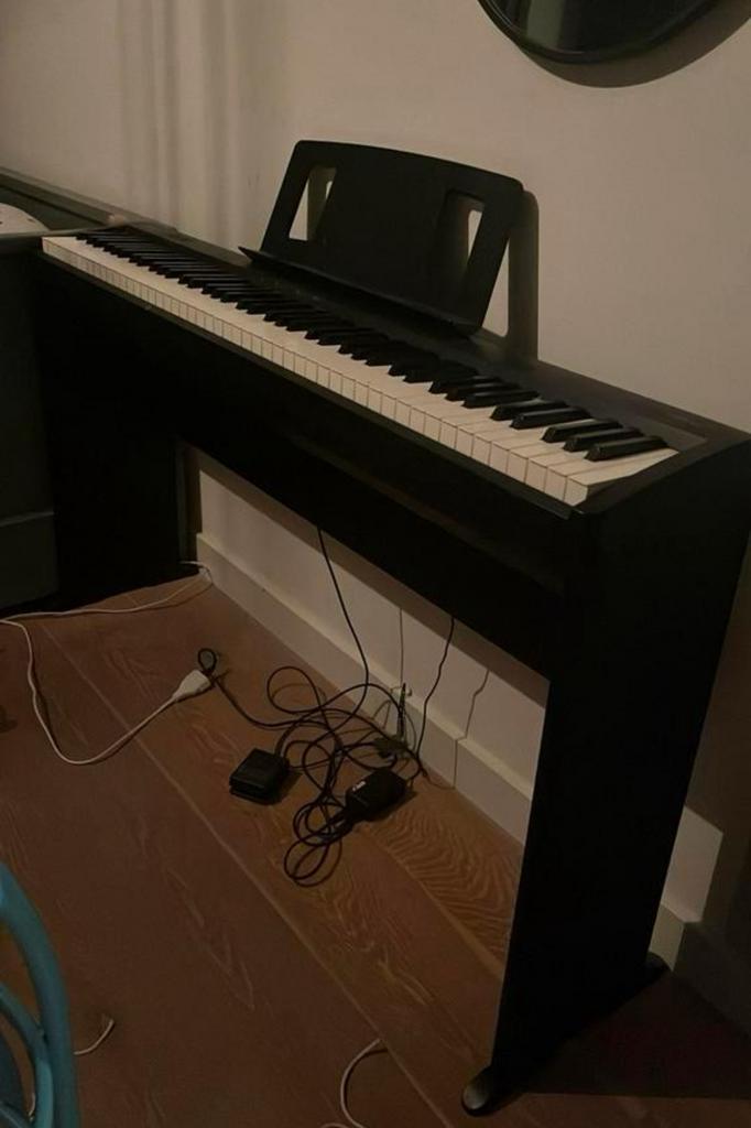 Roland fp-10, Muziek en Instrumenten, Standaards, Zo goed als nieuw, Ophalen of Verzenden