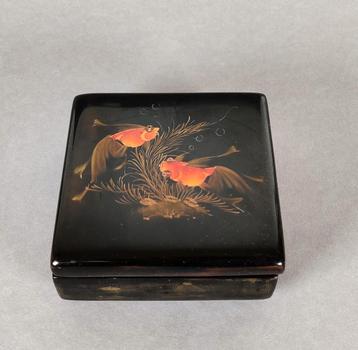 Chinese lakdoos met goudvissen, sluierstaart. Vintage  beschikbaar voor biedingen