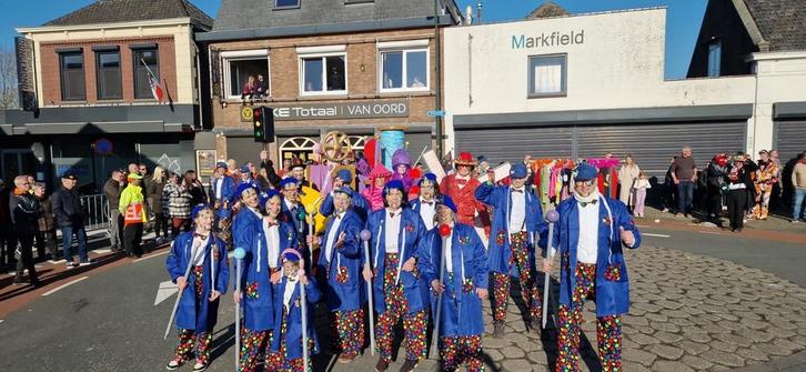 Carnavalskleding loopgroep: naaien / kapper, Kleding | Dames, Carnavalskleding en Feestkleding, Zo goed als nieuw, Kleding, Carnaval
