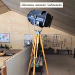 Oude theater spot /oud houten statief /industrieel / vintage, Gebruikt, Metaal of Aluminium, Vloerspot of Grondspot, Ophalen of Verzenden