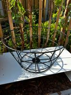 Grote draadmand hanging basket van zwart gecoat metaal, Ophalen, Zo goed als nieuw, Rond, Overige materialen