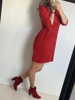 Rood rode jurk in Shape L suède look weinig gedragen, Maat 42/44 (L), Ophalen of Verzenden, Zo goed als nieuw, In Shape