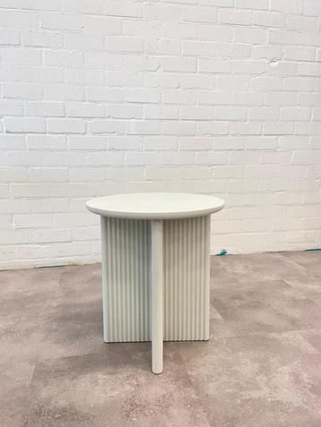 Bijzettafel (showmodel) beschikbaar voor biedingen