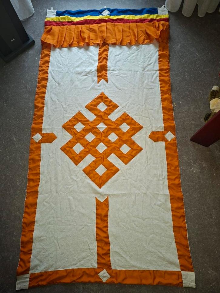 Tibetaans boeddhistisch deurdoek / tempelkleed 85x170cm, Verzamelen, Religie, Ophalen of Verzenden