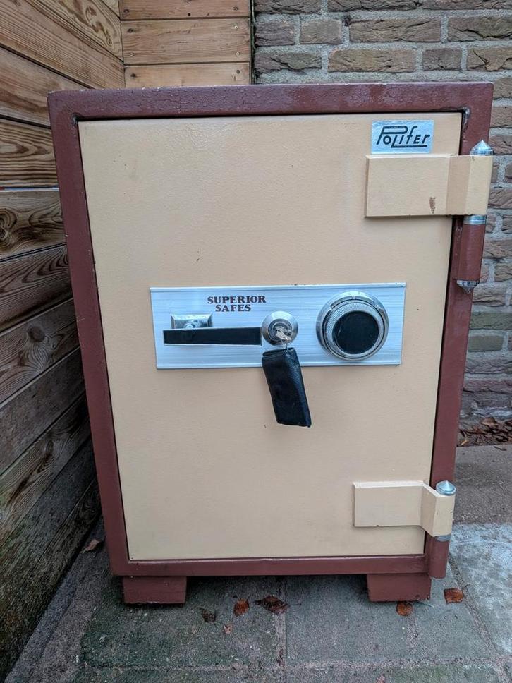 Zware (100kg) en zeer robuuste kluis, Huis en Inrichting, Brandblussers en Brandkasten, Zo goed als nieuw, Ophalen