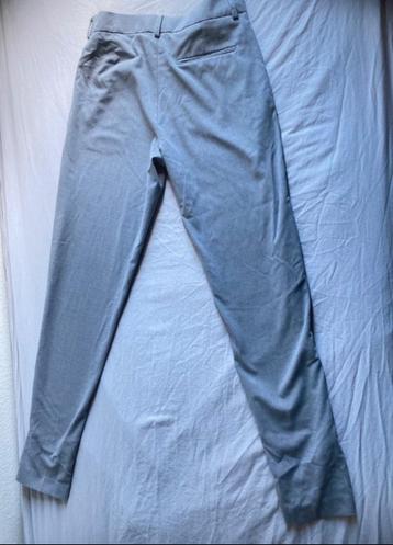 Grijze slim fit pantalon – klassiek model – W28 – amper gedr beschikbaar voor biedingen