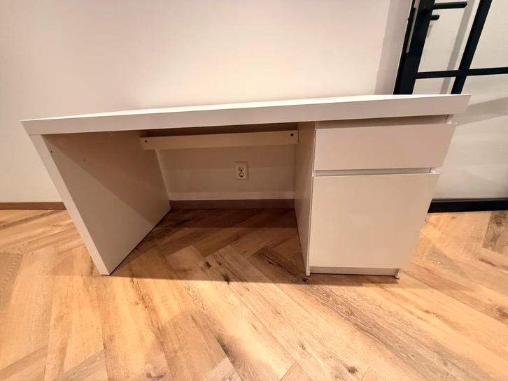 Ikea Malm Bureau - Wit - Zo goed als nieuw, Huis en Inrichting, Bureaus, Zo goed als nieuw, Bureau, In hoogte verstelbaar, Ophalen