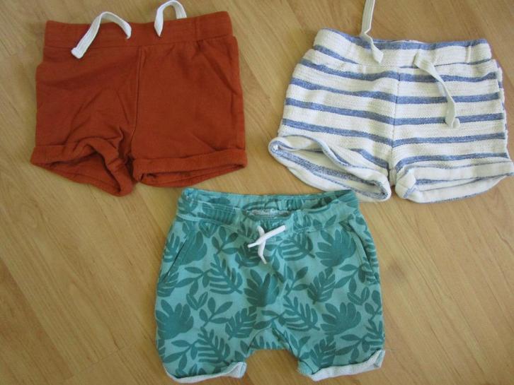 Hema + H&M - drie stoere korte broekjes maat 80, Kinderen en Baby's, Babykleding | Maat 80, Zo goed als nieuw, Jongetje, Broekje