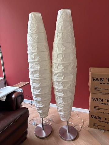 Set van 2 Vloerlampen met papieren kap beschikbaar voor biedingen