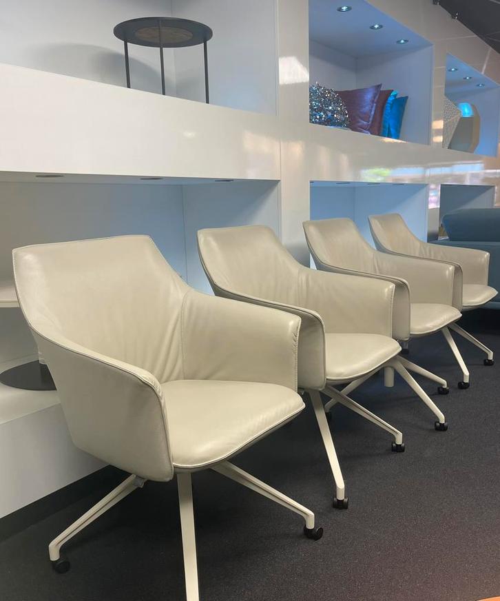 Nieuw 4 Leolux Mara leder eetkamerstoelen Twist, Huis en Inrichting, Stoelen, Nieuw, Stof, Ophalen