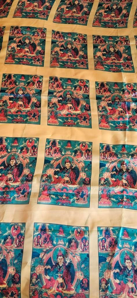 Grote, met Thangka print, Stoffen Lap - 1.45 x 8 Meter, Antiek en Kunst, Kunst | Niet-Westerse kunst, Ophalen of Verzenden