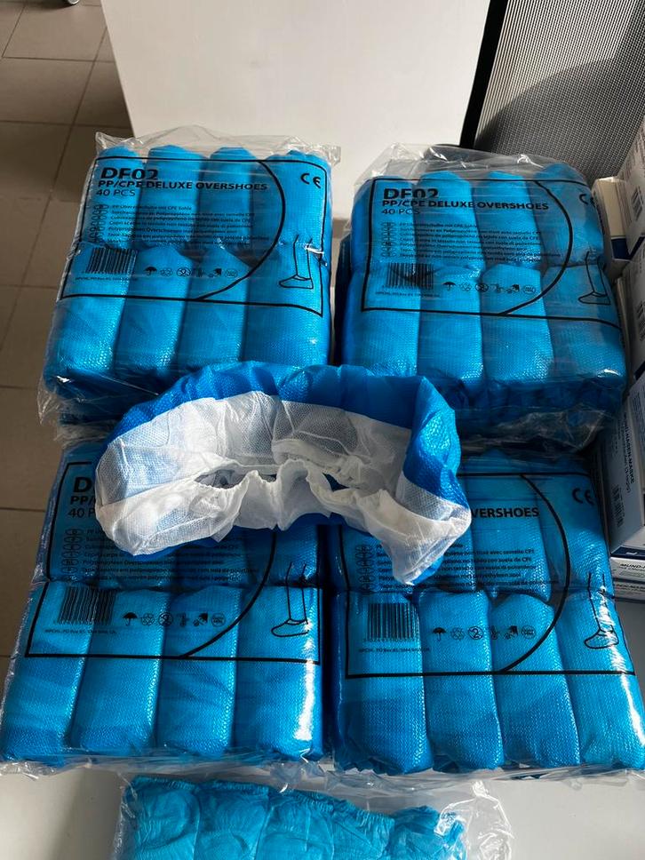 Overshoes - 40 Stuks per pak, 420 stuks beschikbaar, Diversen, Verpleegmiddelen, Zo goed als nieuw, Ophalen of Verzenden