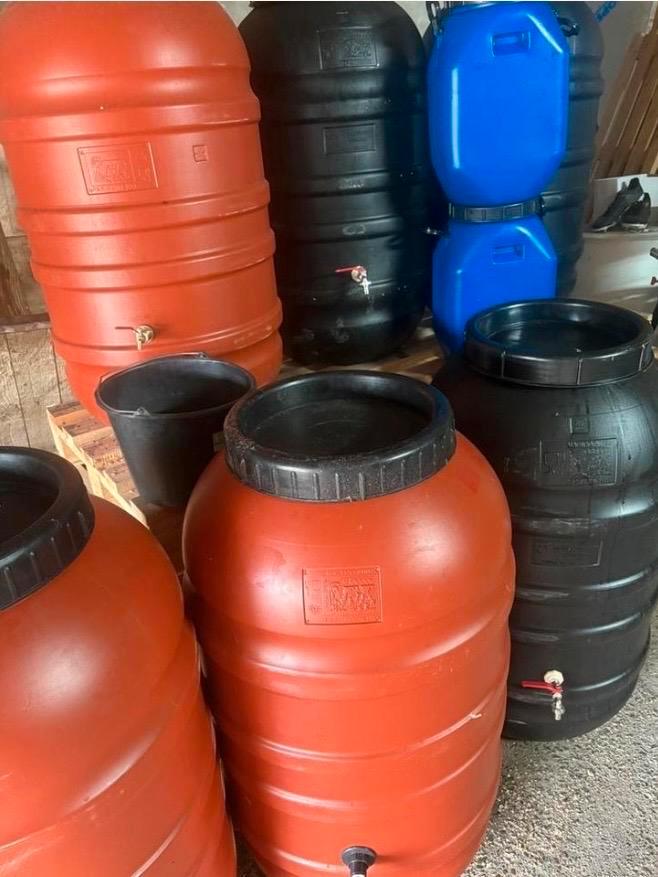 Grote voorraad regenton regentonnen barrels vaten 220 liter, Tuin en Terras, Regentonnen, Zo goed als nieuw, Kunststof, 150 liter of meer