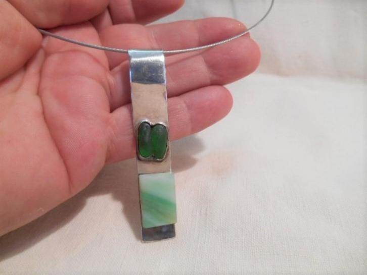 Unieke zilver kleurige handgemaakte hanger aan metalen spang, Sieraden, Tassen en Uiterlijk, Kettinghangers, Gebruikt, Overige materialen