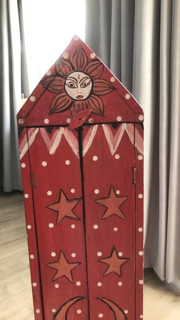 Houten kastje vintage beschikbaar voor biedingen