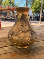 Het is een Chinese vaas gemaakt uit Chinees brons, Antiek en Kunst, Ophalen of Verzenden