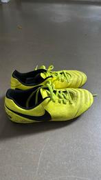 Nike voetbalschoenen maat 38,5, Maat XS of kleiner, Ophalen of Verzenden, Zo goed als nieuw, Schoenen