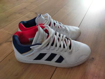 Adidas Tyshawn mt. 40 beschikbaar voor biedingen