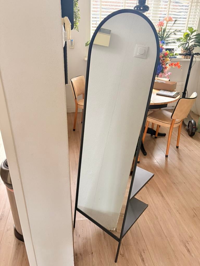 Staande spiegel met kledingrek, Huis en Inrichting, Woonaccessoires | Spiegels, Ophalen of Verzenden, Zo goed als nieuw, Rechthoekig