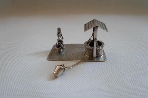 Zilver Miniatuur Vrouw Waterput, Antiek en Kunst, Antiek | Goud en Zilver, Zilver, Ophalen of Verzenden