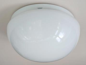 vintage plafondlampje, wit, glanzend opaalglas  beschikbaar voor biedingen