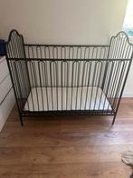 Zwart metalen ledikant, Ophalen, Zo goed als nieuw, Lattenbodem, Minder dan 140 cm
