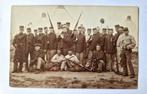 Fotokaart Ned militairen in tentenkamp met kepie en geweer., Verzamelen, Ophalen of Verzenden, Voor 1920, Ongelopen, Gelderland