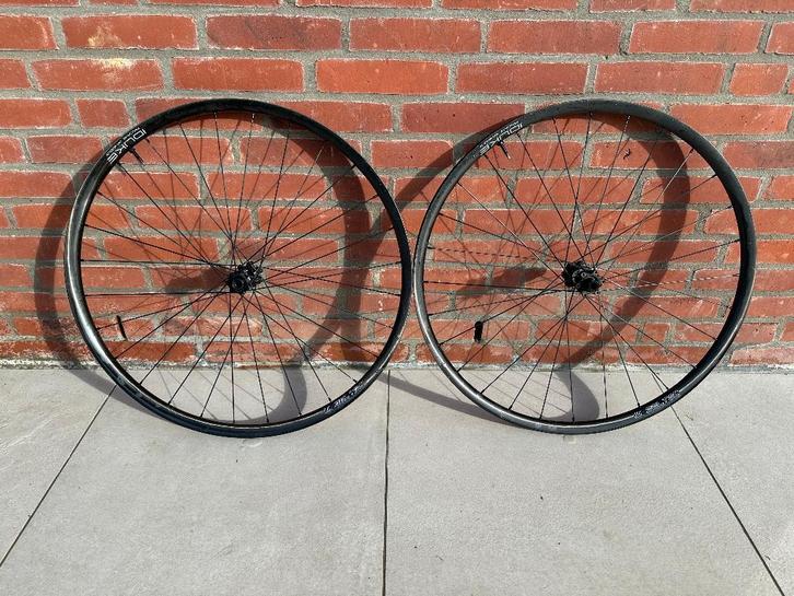 Duke SLS3 carbon wielset dtswiss 350, Fietsen en Brommers, Fietsonderdelen, Zo goed als nieuw, Mountainbike, Wiel, Verzenden