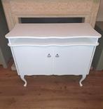 Charmante kast met Queen Ann pootjes, Ophalen