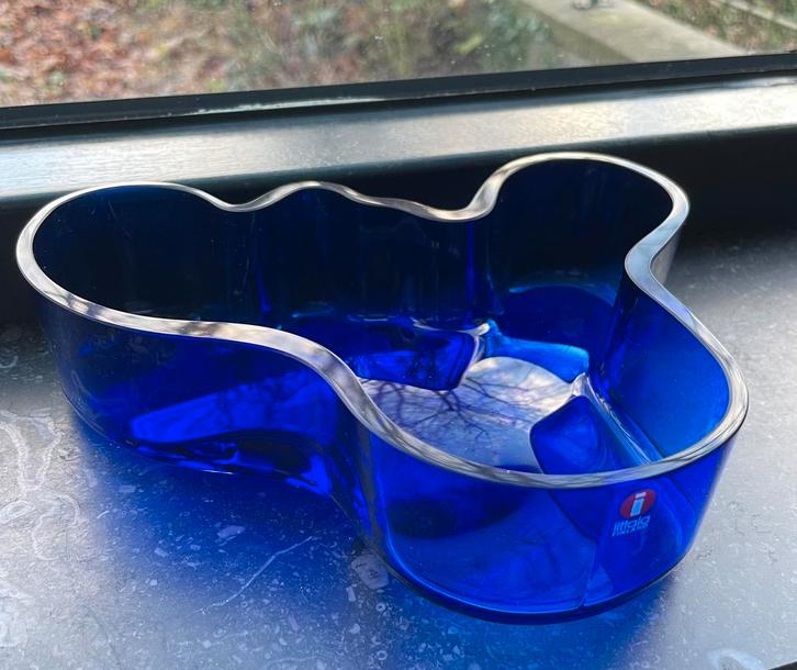 Iittala grote Alvar Aalto schaal blauw 50x195mm, Huis en Inrichting, Woonaccessoires | Schalen en Manden, Ophalen of Verzenden