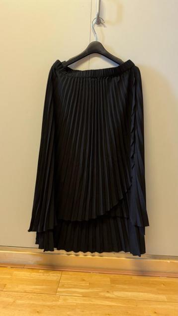 Zwarte plisse rok van H&M beschikbaar voor biedingen