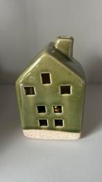 Klein huisje met verlichting, Ophalen of Verzenden, Zo goed als nieuw, Overige materialen, Minder dan 25 cm