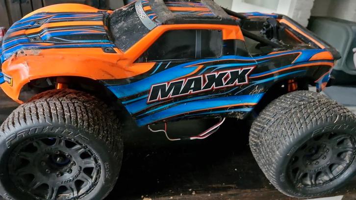 *Alleen bieden*Traxxas Maxx V1 - Veel upgrades, 2x 4S Lipo!, Hobby en Vrije tijd, Modelbouw | Auto's en Voertuigen, Ophalen