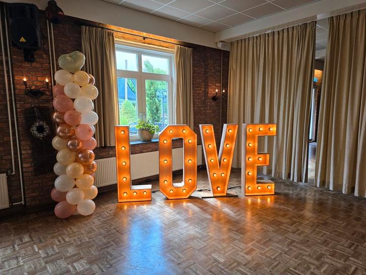 LOVE lichtletters te huur 1.25m hoog!, Hobby en Vrije tijd, Feestartikelen | Verhuur, Nieuw, Geboorte of Huwelijk, Ophalen of Verzenden