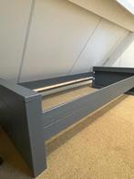 Éénpersoonsbed 90x200 - Grijs, Laag Model ink bedbodem, Huis en Inrichting, Slaapkamer | Bedden, Ophalen, Gebruikt, 90 cm, Eenpersoons