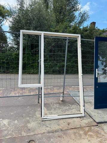 Buitendeur met kozijn + raam en glas beschikbaar voor biedingen