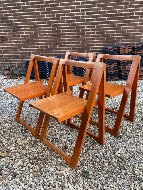 Vintage klapstoelen oranje/bruin gebeitst Aldo Jacober stijl, Huis en Inrichting, Stoelen, Gebruikt, Vier, Hout, Overige kleuren
