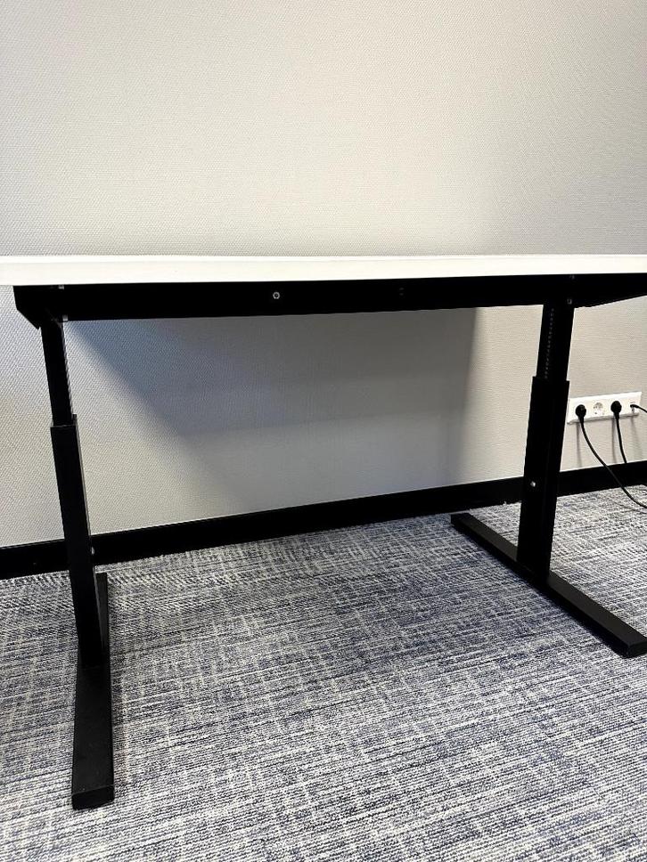 Bureaus, Huis en Inrichting, Bureaus, Zo goed als nieuw, Bureau, In hoogte verstelbaar, Ophalen